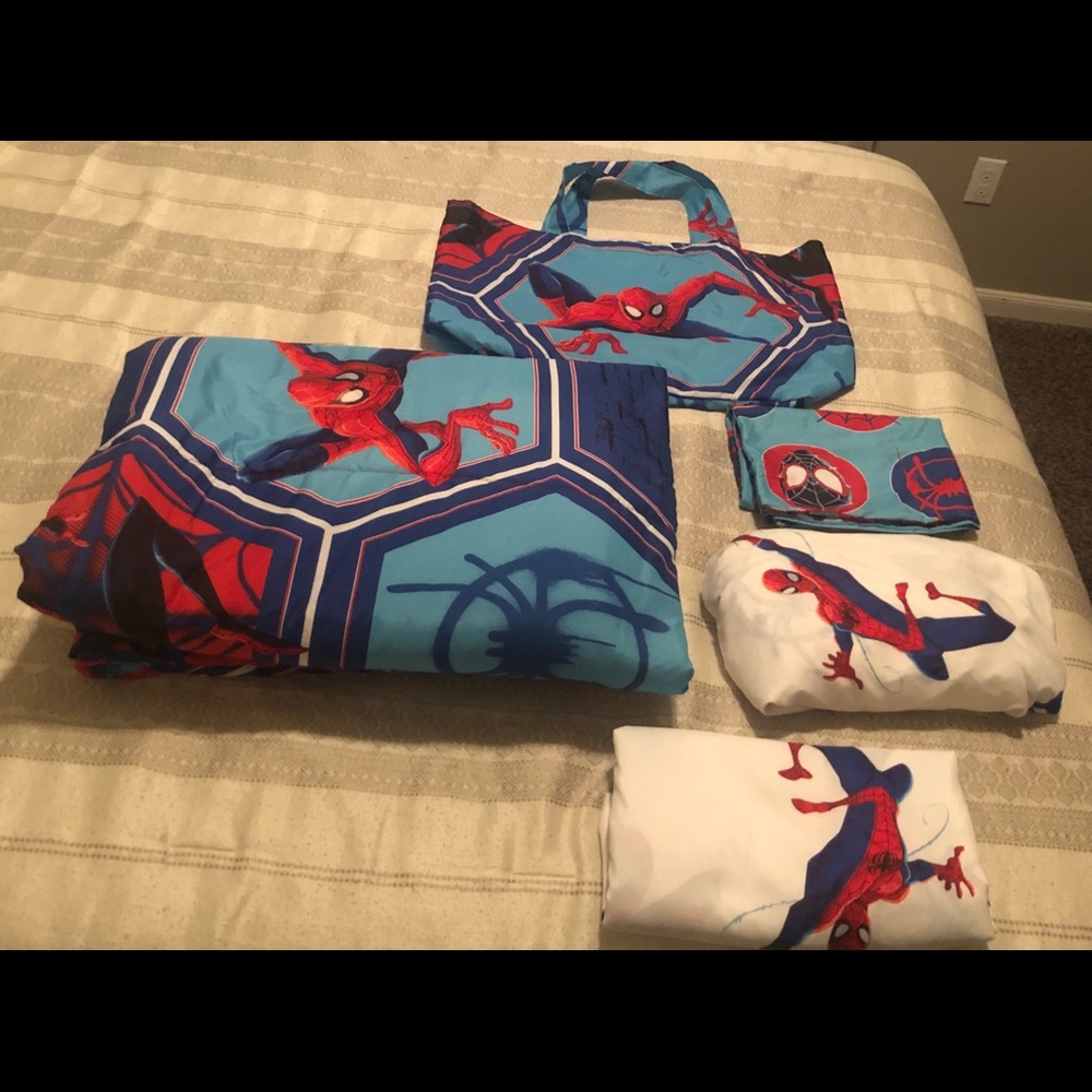 Twin Size Spider-Man Comforter Set